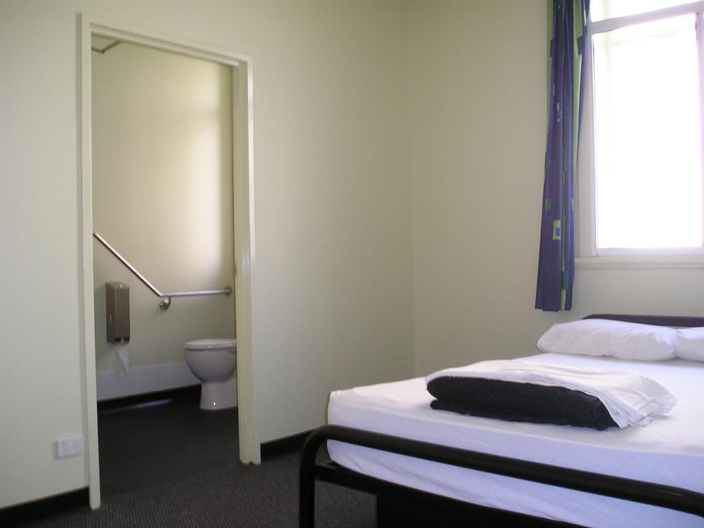 Base Brisbane Embassy Hostel Exterior photo